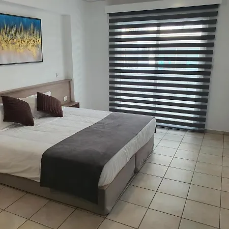 Larnaca Bay Suites Exterior photo